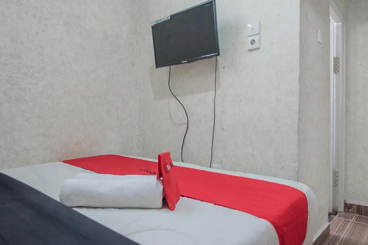 ホテル Reddoorz Syariah At Jalan Ahmad Yani ジャンビ エクステリア 写真